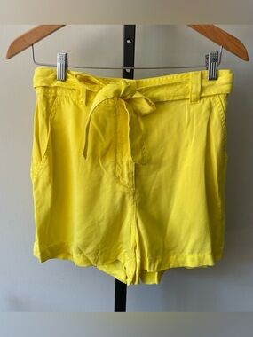 NEW Wilfred Free Paperbag Shorts High Rise Belted Highlighter Yellow Size 8 NWOT